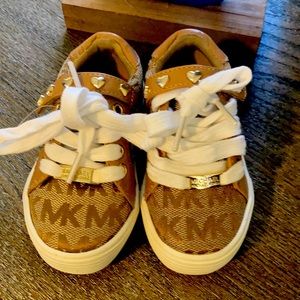 Michael Kors 5c baby  heart tennis shoes.